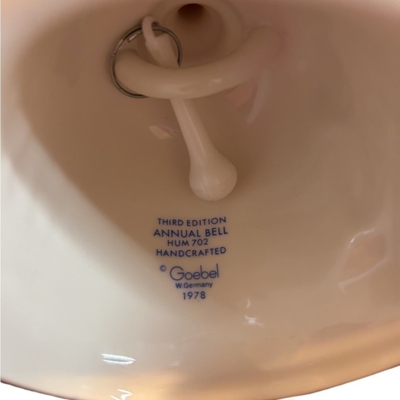 Hummel Goebel Vintage 1980 3rd Edition Annual Bell HUM 702 - Picture 4 of 5